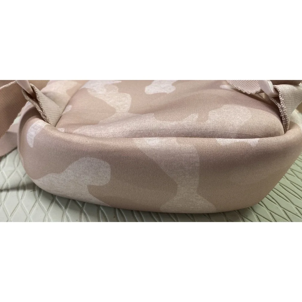 Reebok Align Womens/girls Mini Backpack in Oatmeal Mauve‎ Camo. NWOT 9x8.5x3